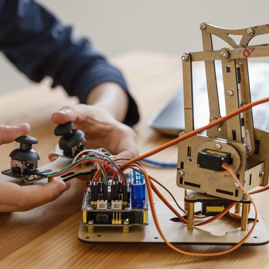 Уроки Ардуино для начинающих: Arduino IDE и первый проект | Avanti Education