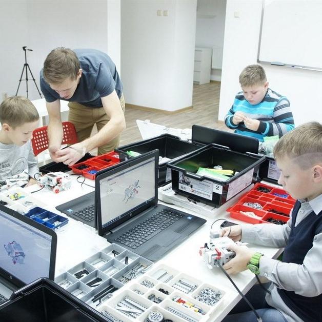 Как выбрать набор оборудования по робототехнике для школы в 2026 году | Avanti-edu